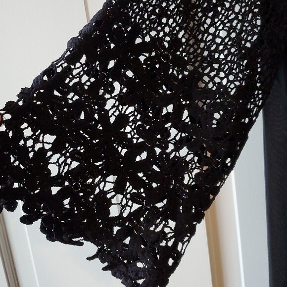 BLACK SHIFT DRESS WITH LACE BELL SLEEVES FLOWY A-LINE SIZE LARGE SWING TRAPEZE - Picture 2 of 10